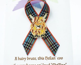 Épinglette en émail vache Highland : grande épinglette roucoulant avec ruban tartan