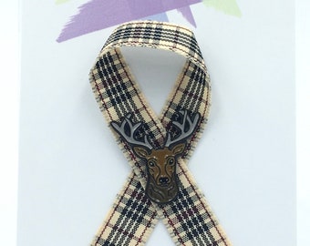 Épinglette en émail cerf : ruban tartan écossais, insigne chevreuil