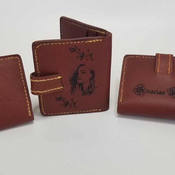 100% vegetable leather wallet card holder, Handmade, with adjustable closure, soft and light, very comfortable in the hand, ideal for shoppi