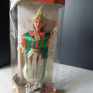 Vintage Thai Barbie Dolls of the World collection  Still in original box by Mattel 1997