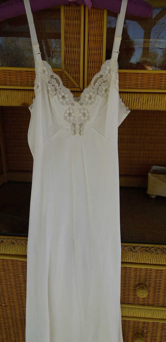 Beautiful white vintage slip by Shadowline Made in