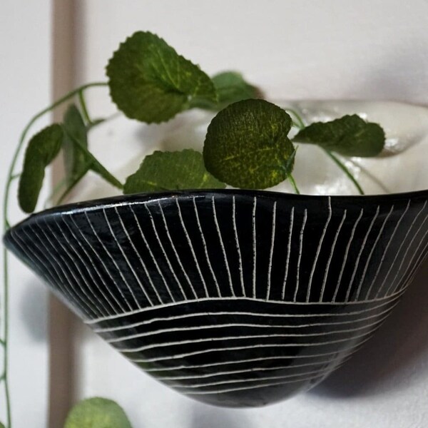 Black & White Wall Pocket Planter w/ "Directional Line" Design / Ceramic Wall Planter / Pottery / Succulent Pot / Houseplant / Planter