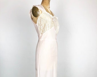 GORGEOUS 1940s Blush Pink Rayon and Lace Bias Cut Nightgown S