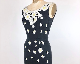 1950s Daisy Embroidered Black Linen Wiggle Dress S