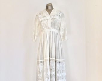Antique Edwardian White Embroidered Cotton Lawn Dress S