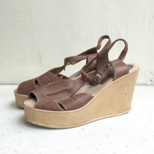 HIGH 1970’s Brown Leather Platform Sandals 10
