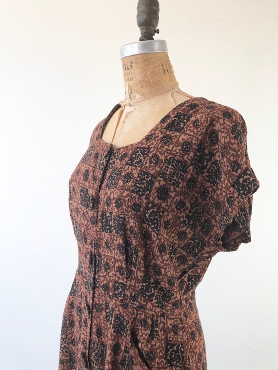 CUTE 1940’s Novelty Print Brown Rayon Dress M - image 3