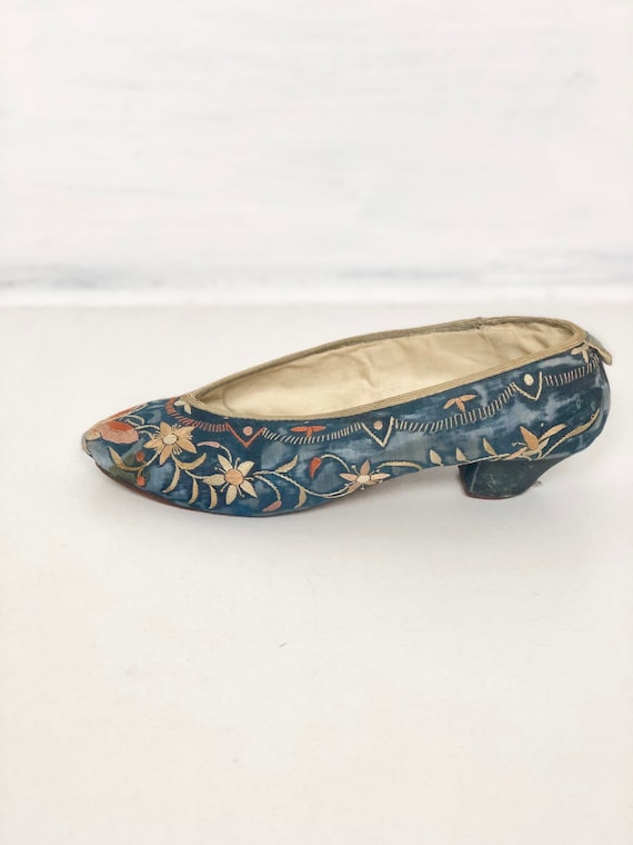 Incredible 1800s Embroidered Silk Chinese Slippers - image 6