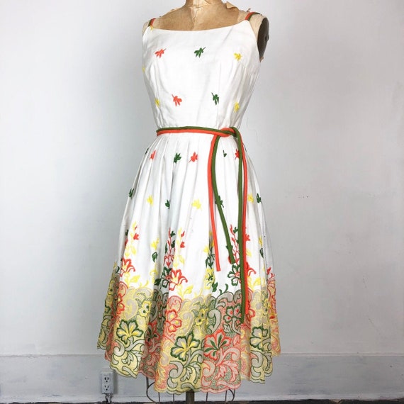 AMAZING 1950s Embroidered Pleated Cotton Sun Dress