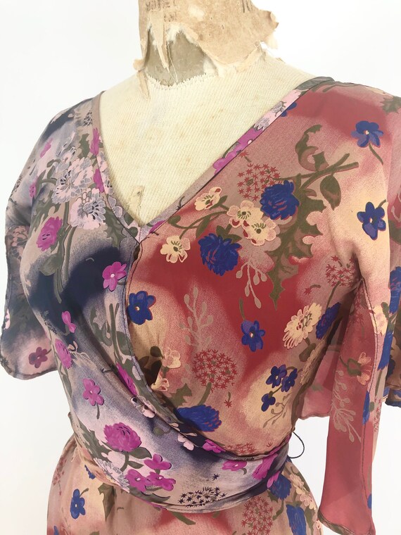 1970s Two Tone Flutter Sleeve Wrap Front Floral R… - image 3
