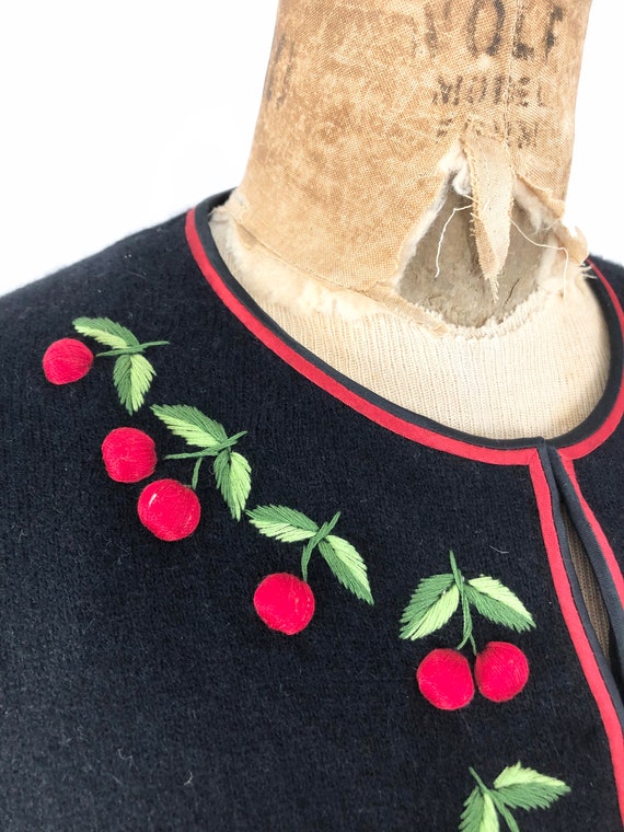 AMAZING 1950s Embroidered Cherries Wool Cardigan M - image 4