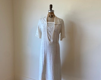 1920s White Linen Dress w Crocheted Details M