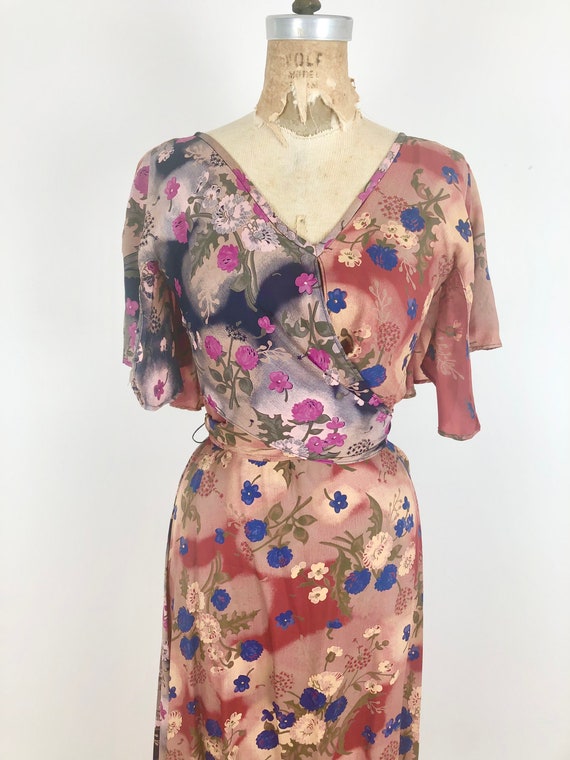 1970s Two Tone Flutter Sleeve Wrap Front Floral R… - image 5