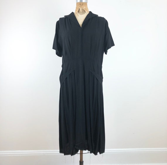 1940s Capped Sleeve Black Rayon Crepe Dress M - image 1