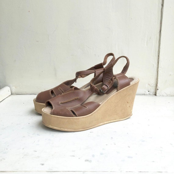 platform sandals 1970s