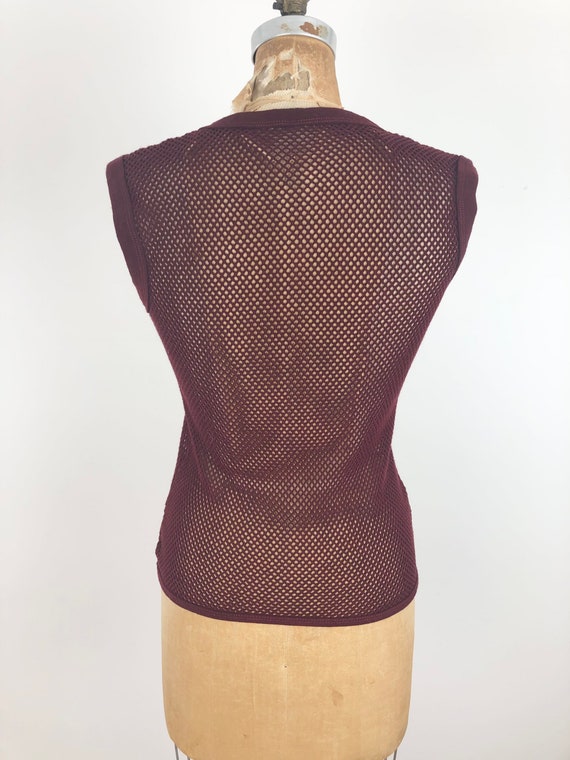 1970s Burgundy Cotton Fishnet Sleeveless Top S - image 3