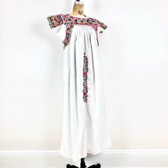 1970s Oaxacan Embroidered White Smock Dress S
