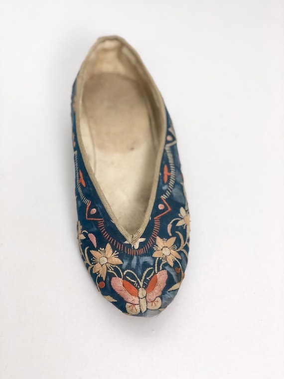 Incredible 1800s Embroidered Silk Chinese Slippers - image 9