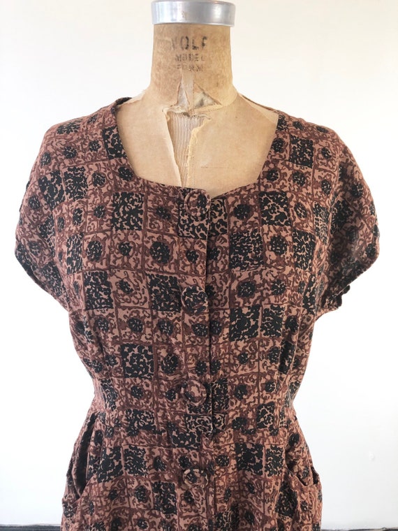 CUTE 1940’s Novelty Print Brown Rayon Dress M - image 4