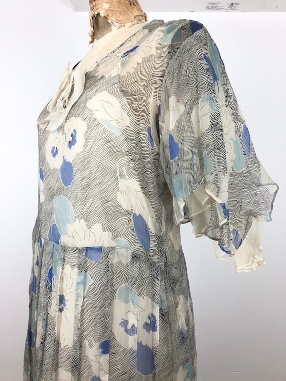 1930s Grey and Blue Floral Silk Chiffon Flutter S… - image 3