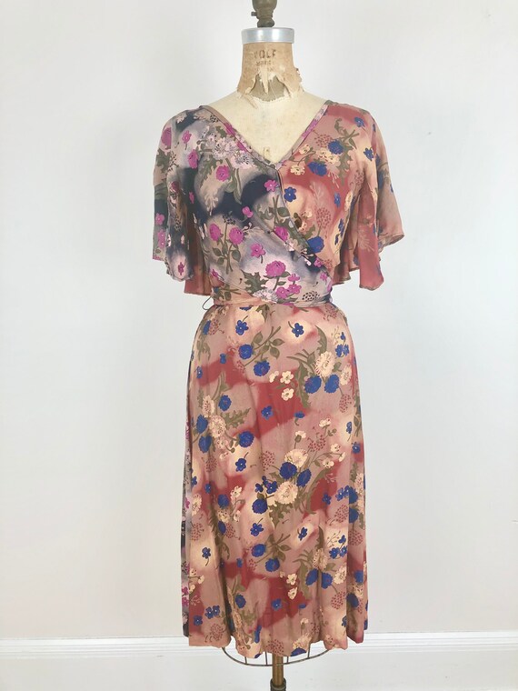 1970s Two Tone Flutter Sleeve Wrap Front Floral R… - image 6