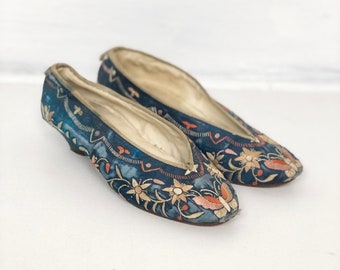 Incredible 1800s Embroidered Silk Chinese Slippers