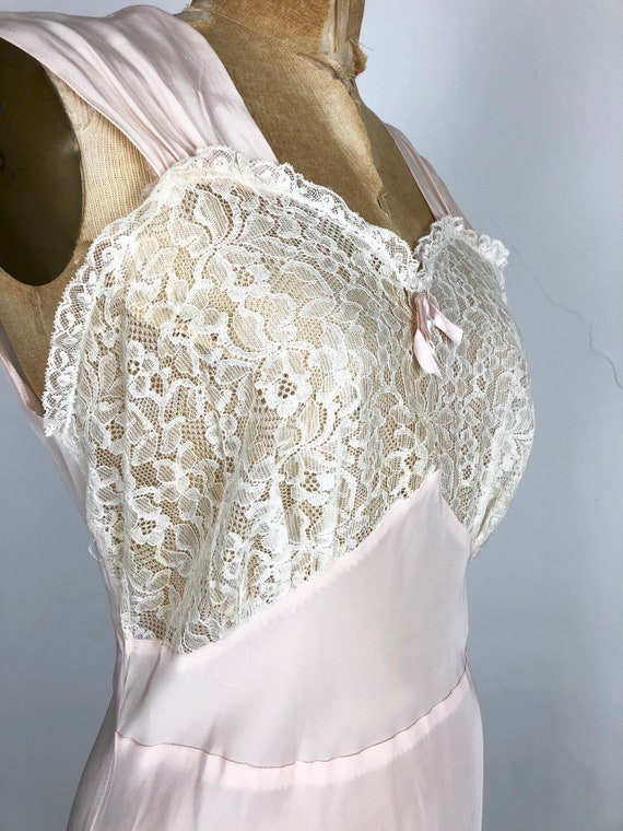 GORGEOUS 1940s Blush Pink Rayon and Lace Bias Cut… - image 4