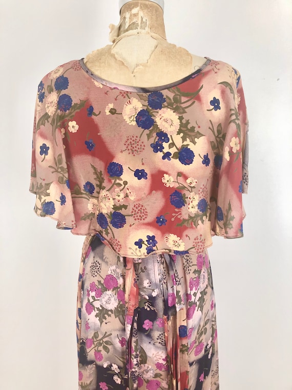1970s Two Tone Flutter Sleeve Wrap Front Floral R… - image 8