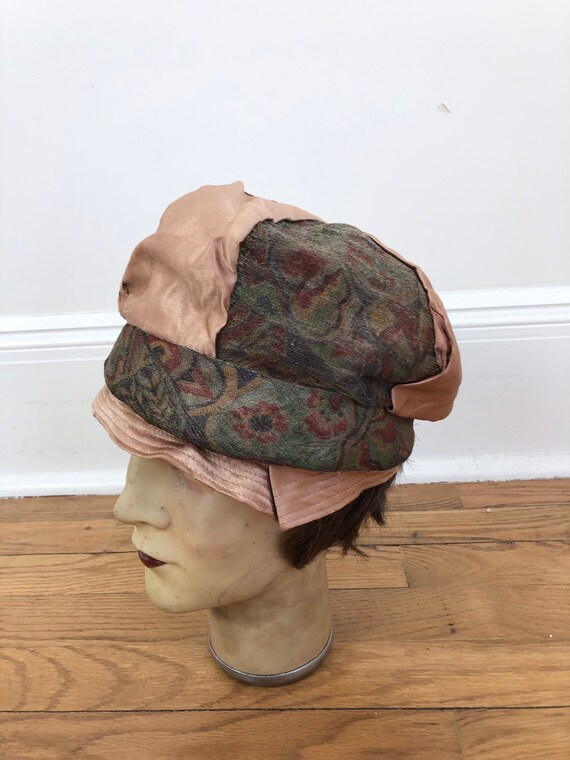 1920s Lamè and Silk Paneled Cloche Hat - image 3