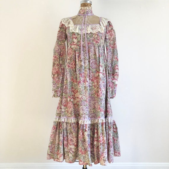 Sweet 1970s Floral Rayon and Lace Prairie Dress S