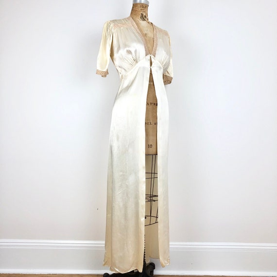 1940’s Ivory Rayon Satin Lace Peignoir S