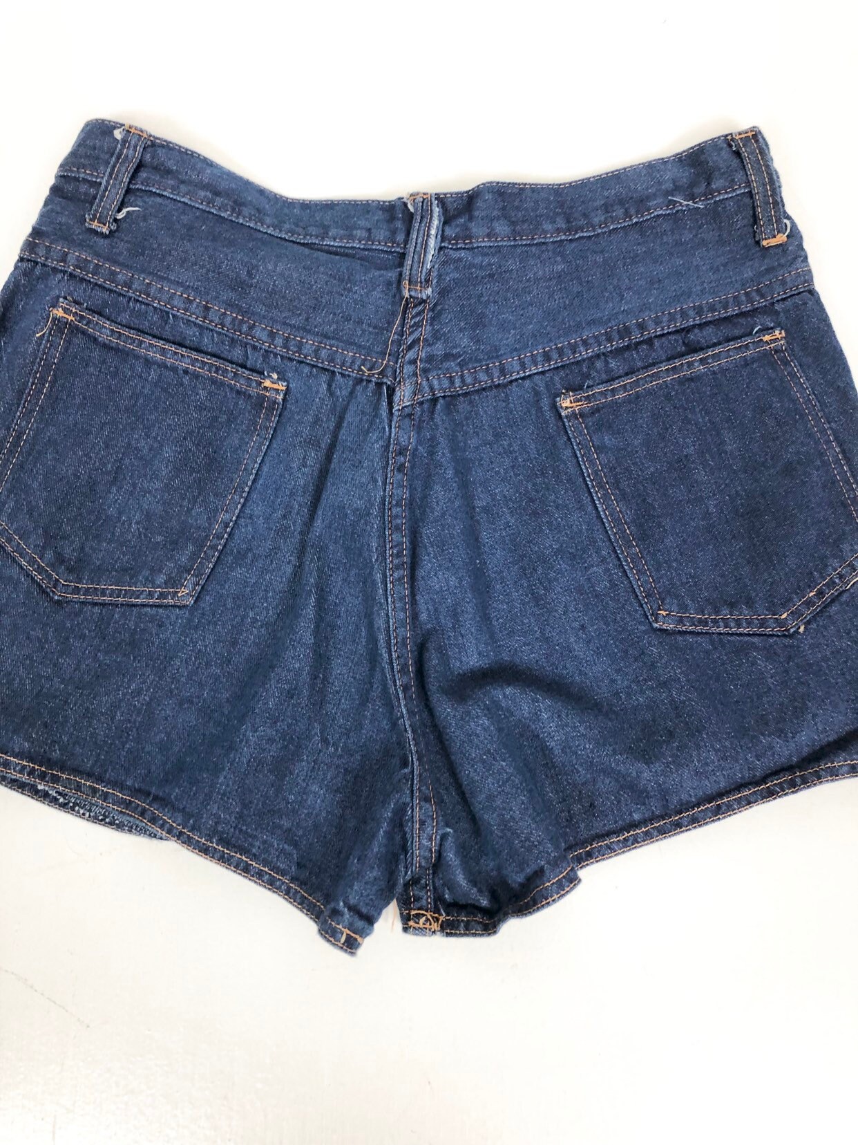 キュートな 1970 年代デニムショートパンツ 30 インチウエスト キュートな 1970 年代デニムショートパンツ 30 インチウエスト