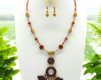 Sparkling Fantasy Necklace and Earring Set