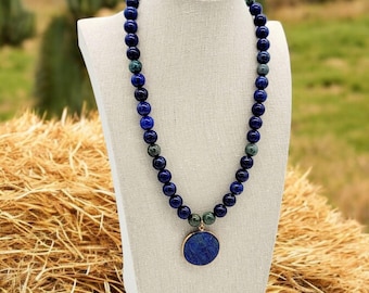 Green Medows by the Lake Gemstone Necklace