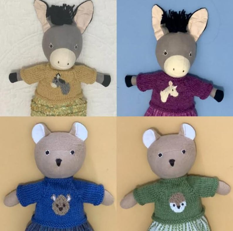 Puede incluir: Cuatro juguetes de peluche hechos a mano: dos burros y dos osos. Los burros tienen cabezas grises, crines negras y visten su&eacute;teres con dise&ntilde;os de animales. Los osos tienen cabezas color canela y visten su&eacute;teres azules y verdes con dise&ntilde;os de animales. Cada juguete tiene una falda.