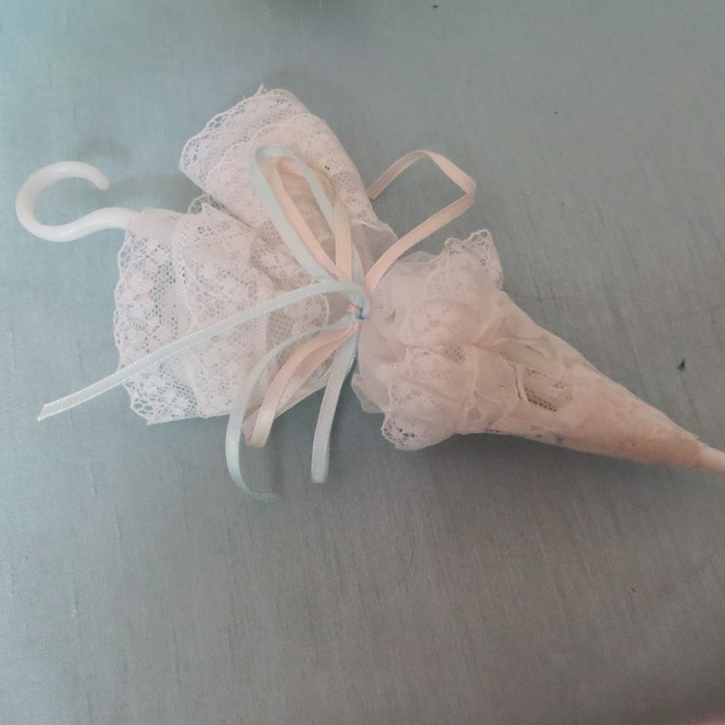 Vintage Wedding supplies/_6 pieces vintage lace parasol favors/_SHIPS FREE
