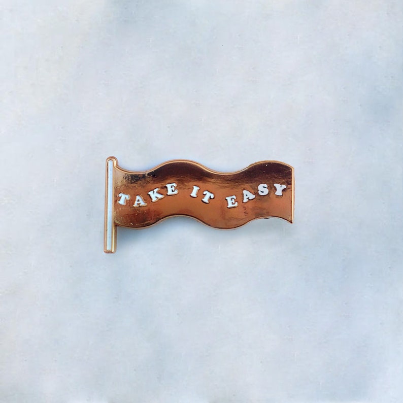 Take It Easy Emaille Pin Bild 1