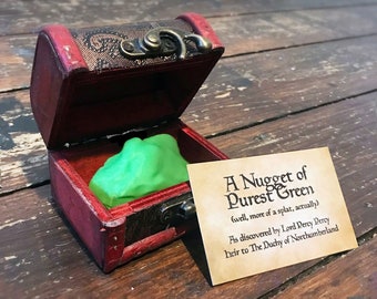 Nugget of Purest Green (well, more of a splat, actually) in wooden Vintage-style Treasure Chest Blackadder II 2 Novelty Gift Lord Percy