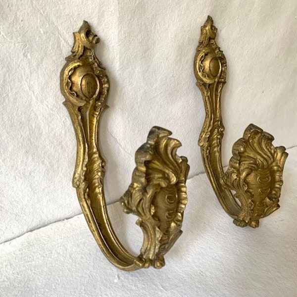 Embrasses de rideaux anciennes, en bronze doré, rococo,  fin XIXème, France