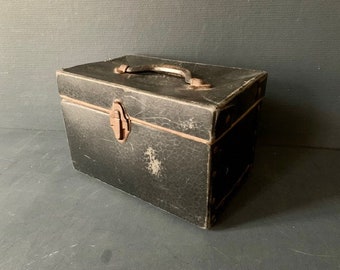 Alte Aktentasche aus schwarzem Karton, 1910, Frankreich