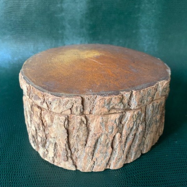 Petite boite ancienne en bois, boite rondin, Art populaire 1950