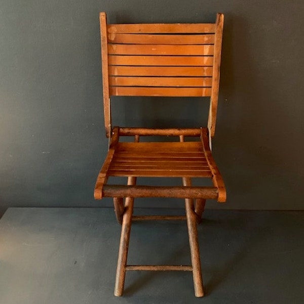 Petite chaise ancienne en latte de bois, chaise  pliante d'enfant, , 1940, France