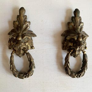 Pair of bronze door knockers - Empire lion head handles
