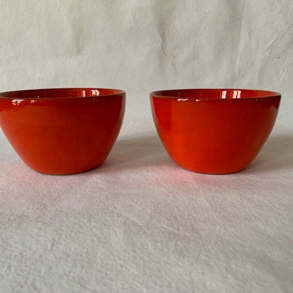 Bols émaillés rouges anciens,  Céramique Vallauris, 1950, France