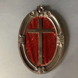Oval frame in blackened carved wood and cross, Napoleon III, 19th century