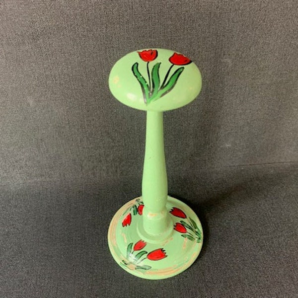 Porte chapeau ancien, en bois tourné peint vert fleuri, 1920, France