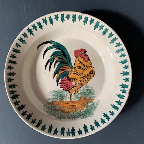 Plat ancien en faïence de Gien, assiette Coq, début XXème, France