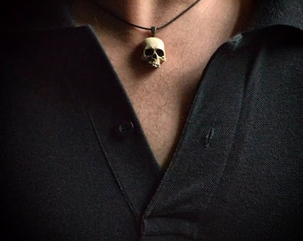 Unisex Totenkopf Halskette - Synthetischer Ivory Totenkopf auf braunem gewachsten Polyesterband