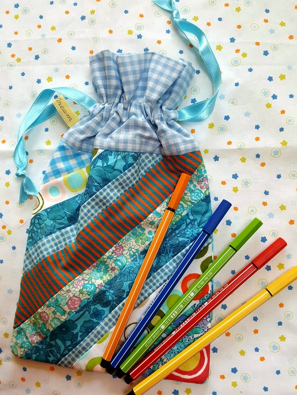 Sac à Cordon Fleuri Bleu, Patchwork, Rubans, Liberty Vintage et Nouveaux Tissus, Sac Pour Le Stockag