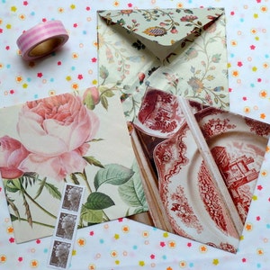 GRATIS VERZENDING. Handgemaakte enveloppen, geknipt uit oude tijdschriften. Set van 5. 12,5 x 12,5 cm. Zelfklevende sluiting + adres labels.
